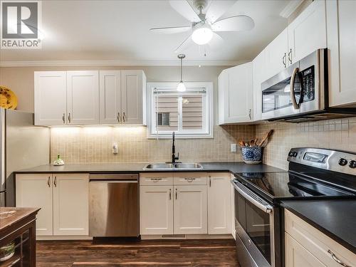 1767 Second Avenue, Trail, BC - Indoor Photo Showing Kitchen With Double Sink
