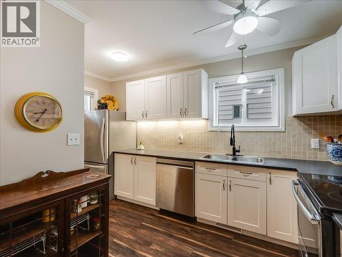 1767 Second Avenue, Trail, BC - Indoor Photo Showing Kitchen With Double Sink