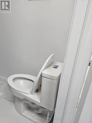 1680 Samuelson Circle, Mississauga, ON - Indoor Photo Showing Bathroom