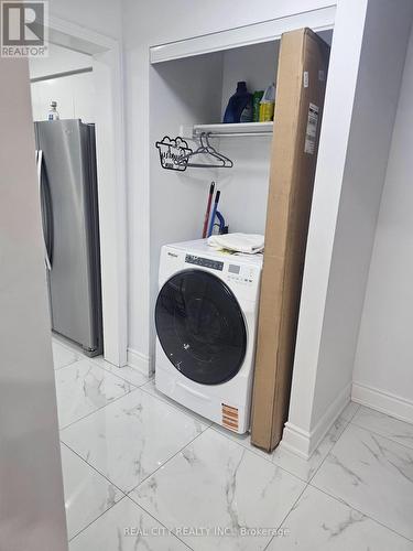 1680 Samuelson Circle, Mississauga, ON - Indoor Photo Showing Laundry Room