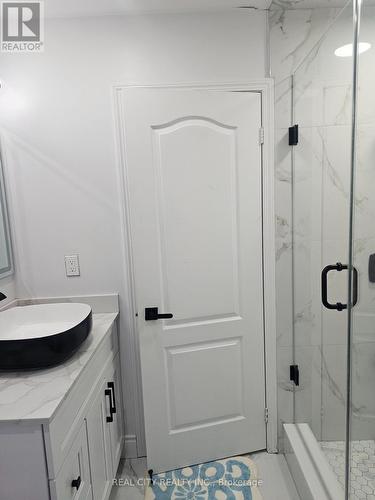 1680 Samuelson Circle, Mississauga, ON - Indoor Photo Showing Bathroom