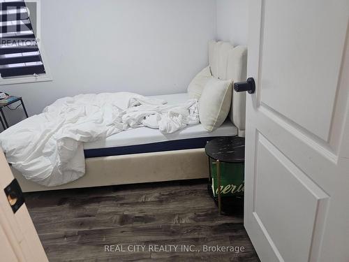 1680 Samuelson Circle, Mississauga, ON - Indoor Photo Showing Bedroom