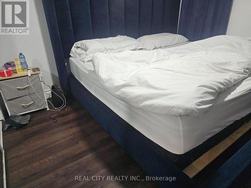 1680 Samuelson Circle, Mississauga, ON - Indoor Photo Showing Bedroom