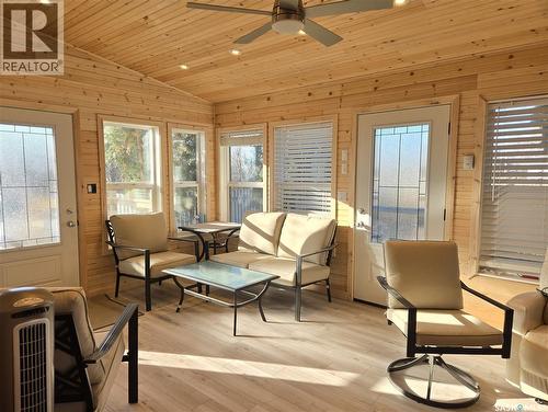 314 Milden Street, Conquest, SK - Indoor Photo Showing Living Room