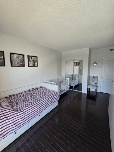 Chambre à coucher - 401-3330 Boul. Le Carrefour, Laval (Chomedey), QC - Indoor Photo Showing Bedroom