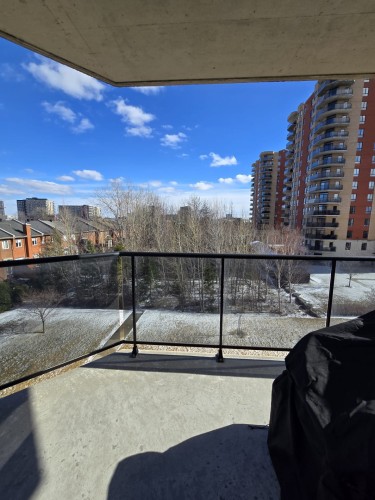 Balcon - 401-3330 Boul. Le Carrefour, Laval (Chomedey), QC - Outdoor