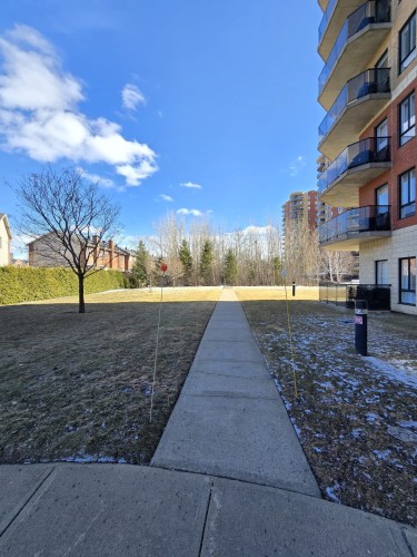 Autre - 401-3330 Boul. Le Carrefour, Laval (Chomedey), QC - Outdoor