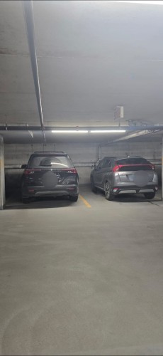 Garage - 401-3330 Boul. Le Carrefour, Laval (Chomedey), QC - Indoor Photo Showing Garage