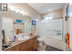 Main Washroom - 
