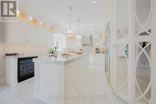 85 Gregory Scott Drive, Vaughan, ON - Indoor Photo Showing Kitchen With Upgraded Kitchen