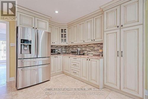 8 Elmsley Drive, Richmond Hill, ON - Indoor Photo Showing Kitchen