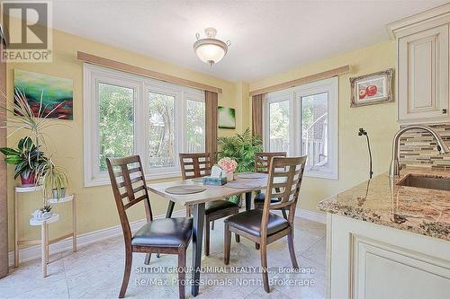 8 Elmsley Drive, Richmond Hill, ON - Indoor Photo Showing Dining Room