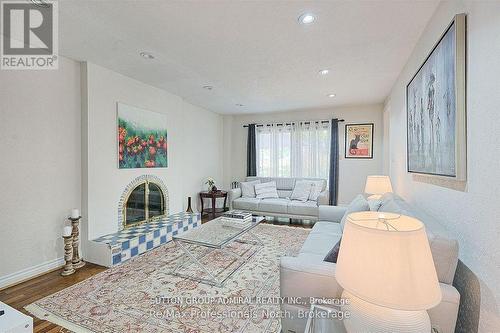 8 Elmsley Drive, Richmond Hill, ON - Indoor Photo Showing Living Room With Fireplace