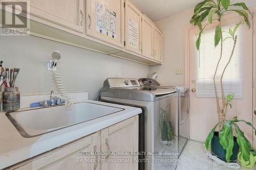 8 Elmsley Drive, Richmond Hill, ON - Indoor Photo Showing Laundry Room
