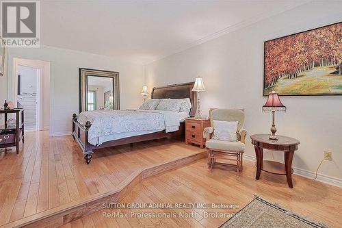 8 Elmsley Drive, Richmond Hill, ON - Indoor Photo Showing Bedroom