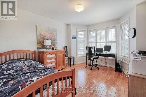 8 Elmsley Drive, Richmond Hill, ON - Indoor Photo Showing Bedroom