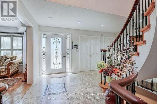 8 Elmsley Drive, Richmond Hill, ON - Indoor Photo Showing Other Room
