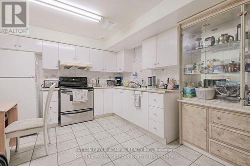 8 Elmsley Drive, Richmond Hill, ON - Indoor Photo Showing Kitchen