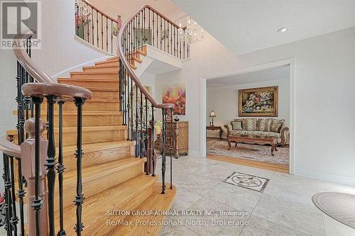 8 Elmsley Drive, Richmond Hill, ON - Indoor Photo Showing Other Room