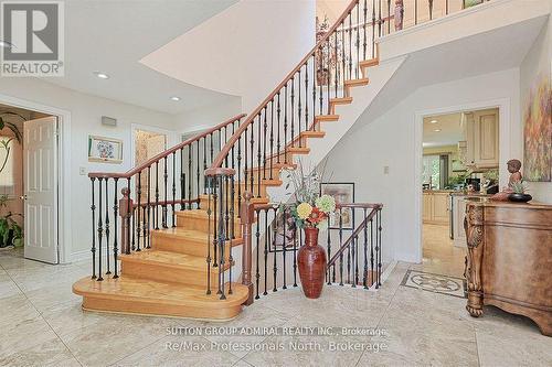 8 Elmsley Drive, Richmond Hill, ON - Indoor Photo Showing Other Room