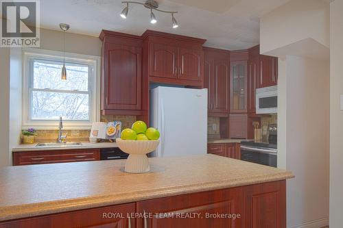 840 Borthwick Avenue, Ottawa, ON - Indoor Photo Showing Kitchen
