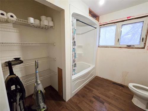 7087 22 Rd, Morris, MB 