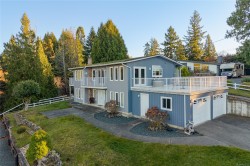 350 Garrett Rd  Qualicum Beach, BC V9K 1H4