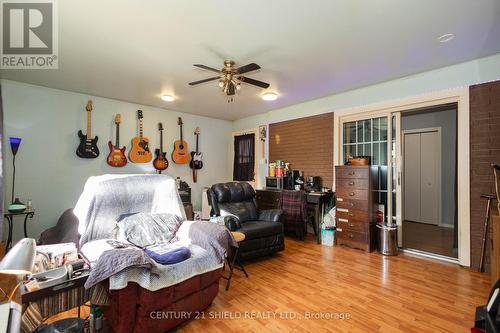 1443 1St Street E, Cornwall, ON - Indoor Photo Showing Living Room