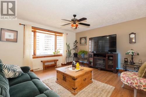 1443 1St Street E, Cornwall, ON - Indoor Photo Showing Living Room