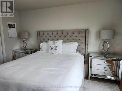 6149 Starfield Crescent, Mississauga, ON - Indoor Photo Showing Bedroom