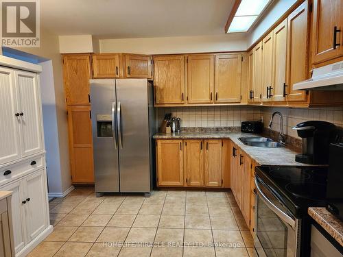 6149 Starfield Crescent, Mississauga, ON - Indoor Photo Showing Kitchen With Double Sink