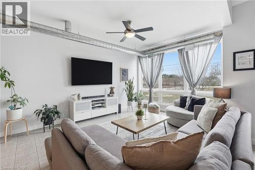 414 John Street N, Hamilton, ON - Indoor Photo Showing Living Room