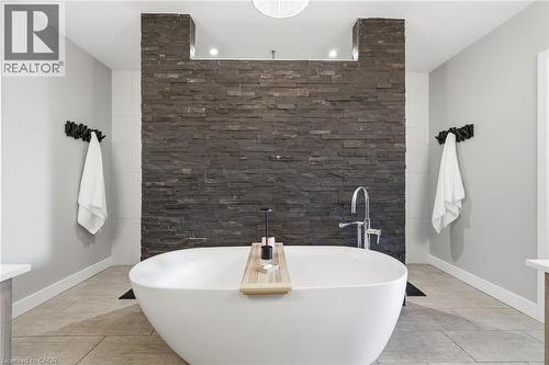414 John Street N, Hamilton, ON - Indoor Photo Showing Bathroom