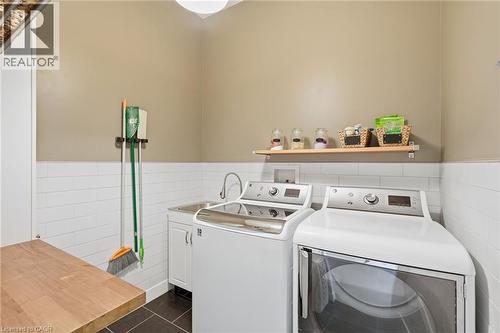 414 John Street N, Hamilton, ON - Indoor Photo Showing Laundry Room
