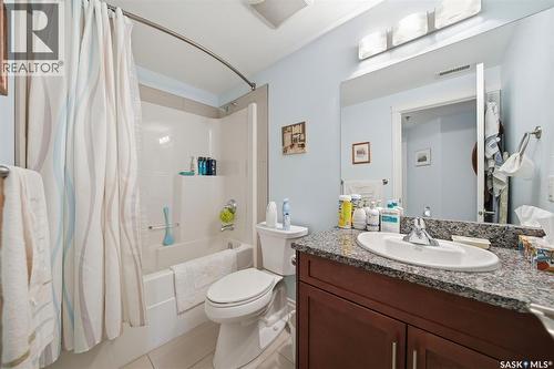 205 412 Willowgrove Square, Saskatoon, SK - Indoor Photo Showing Bathroom