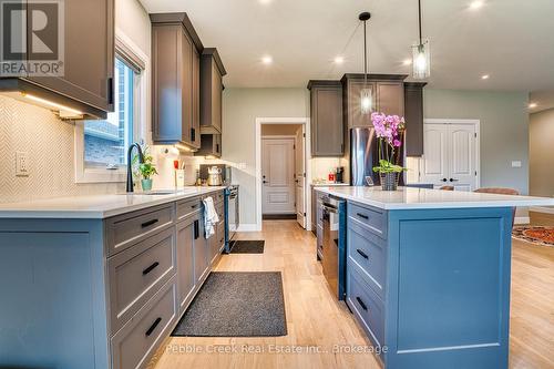 182 Shearwater Trail, Goderich (Goderich (Town)), ON - Indoor Photo Showing Kitchen With Upgraded Kitchen