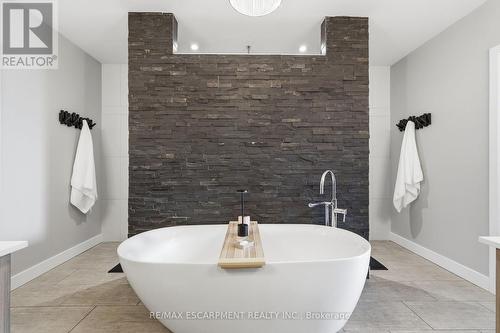 414 John Street, Hamilton, ON - Indoor Photo Showing Bathroom