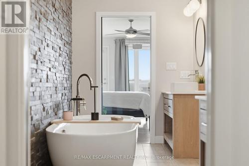 414 John Street, Hamilton, ON - Indoor Photo Showing Bathroom