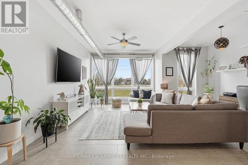 414 John Street, Hamilton, ON - Indoor Photo Showing Living Room