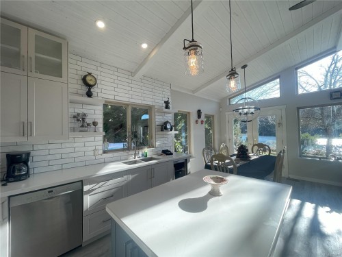 4712 Shell Beach Rd, Ladysmith, BC 