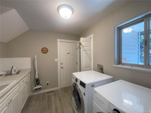 4712 Shell Beach Rd, Ladysmith, BC 