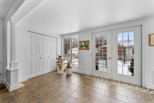 Véranda - 20 Rue Létourneau, Laval (Sainte-Rose), QC - Indoor