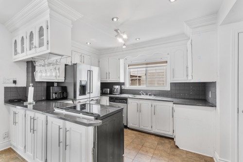 Cuisine - 20 Rue Létourneau, Laval (Sainte-Rose), QC - Indoor Photo Showing Kitchen With Upgraded Kitchen