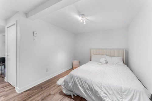 Chambre à coucher - 20 Rue Létourneau, Laval (Sainte-Rose), QC - Indoor Photo Showing Bedroom