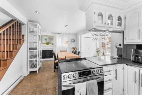 Vue d'ensemble - 20 Rue Létourneau, Laval (Sainte-Rose), QC - Indoor Photo Showing Kitchen
