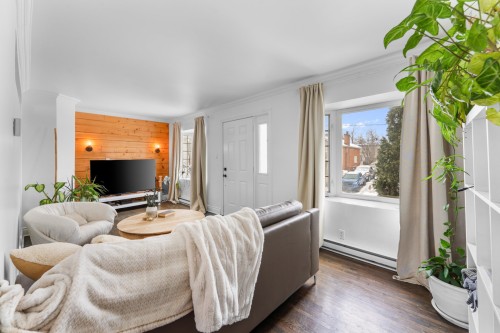 Salon - 20 Rue Létourneau, Laval (Sainte-Rose), QC - Indoor Photo Showing Living Room