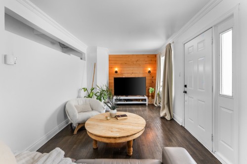 Salon - 20 Rue Létourneau, Laval (Sainte-Rose), QC - Indoor Photo Showing Other Room