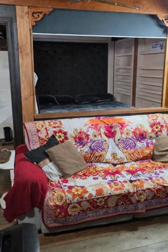 Salon - 1578 Av. Phillips, Mascouche, QC - Indoor