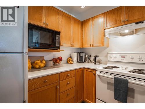 3320 Centennial Drive Unit# 403, Vernon, BC - Indoor Photo Showing Kitchen