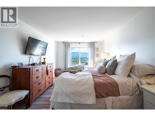 3320 Centennial Drive Unit# 403, Vernon, BC - Indoor Photo Showing Bedroom